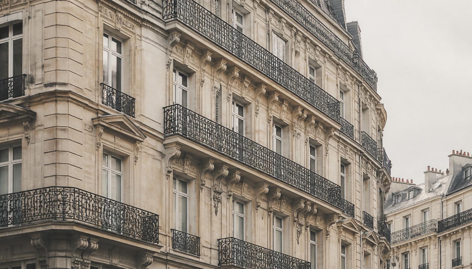 Façade haussmannienne parisienne